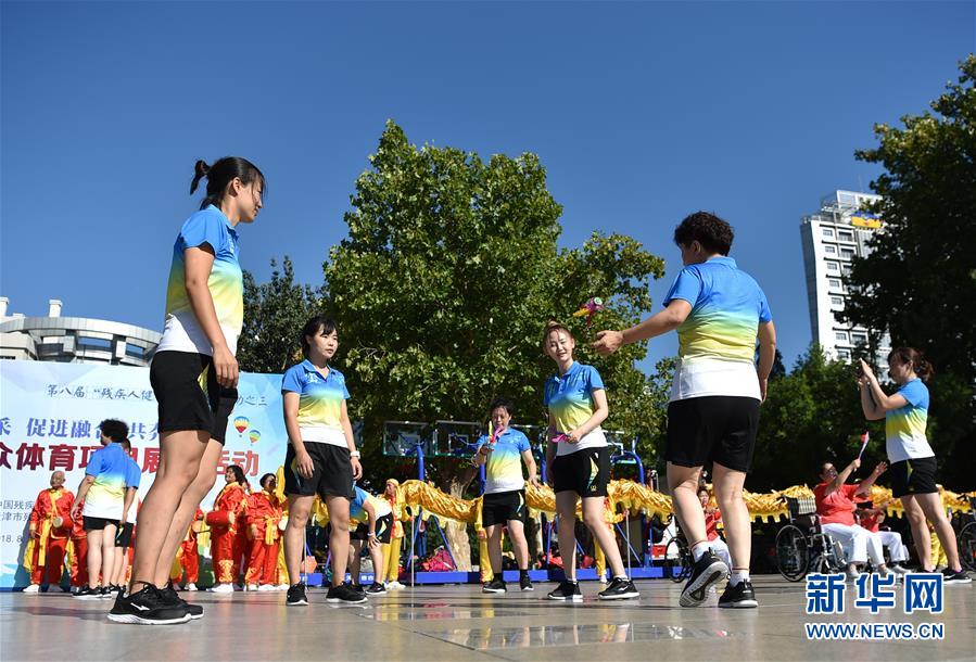 ↑8月24日,活动现场的毽球项目展示。 新华社记者李然摄.jpg ↑8月24日,活动现场的毽球项目展示。 新华社记者李然摄.jpg