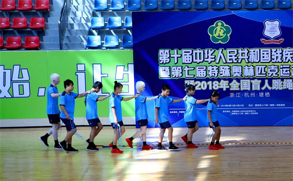 图为运动员入场.png 图为运动员入场.png