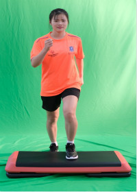 动作三:台阶上上下下1.jpg 动作三:台阶上上下下1.jpg