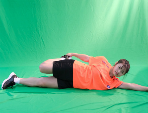 动作八:四头肌伸展1.jpg 动作八:四头肌伸展1.jpg