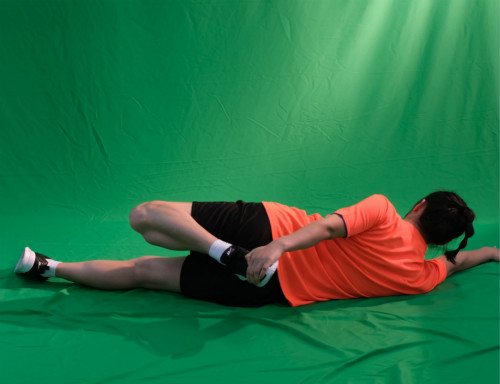 动作八:四头肌伸展2.jpg 动作八:四头肌伸展2.jpg