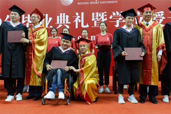 图为2019年毕业典礼暨学位授予仪式现场 (2).jpg